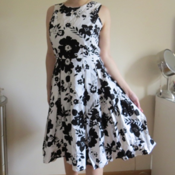 Willi Smith Black and White Floral Dress - Picture 1 of 6